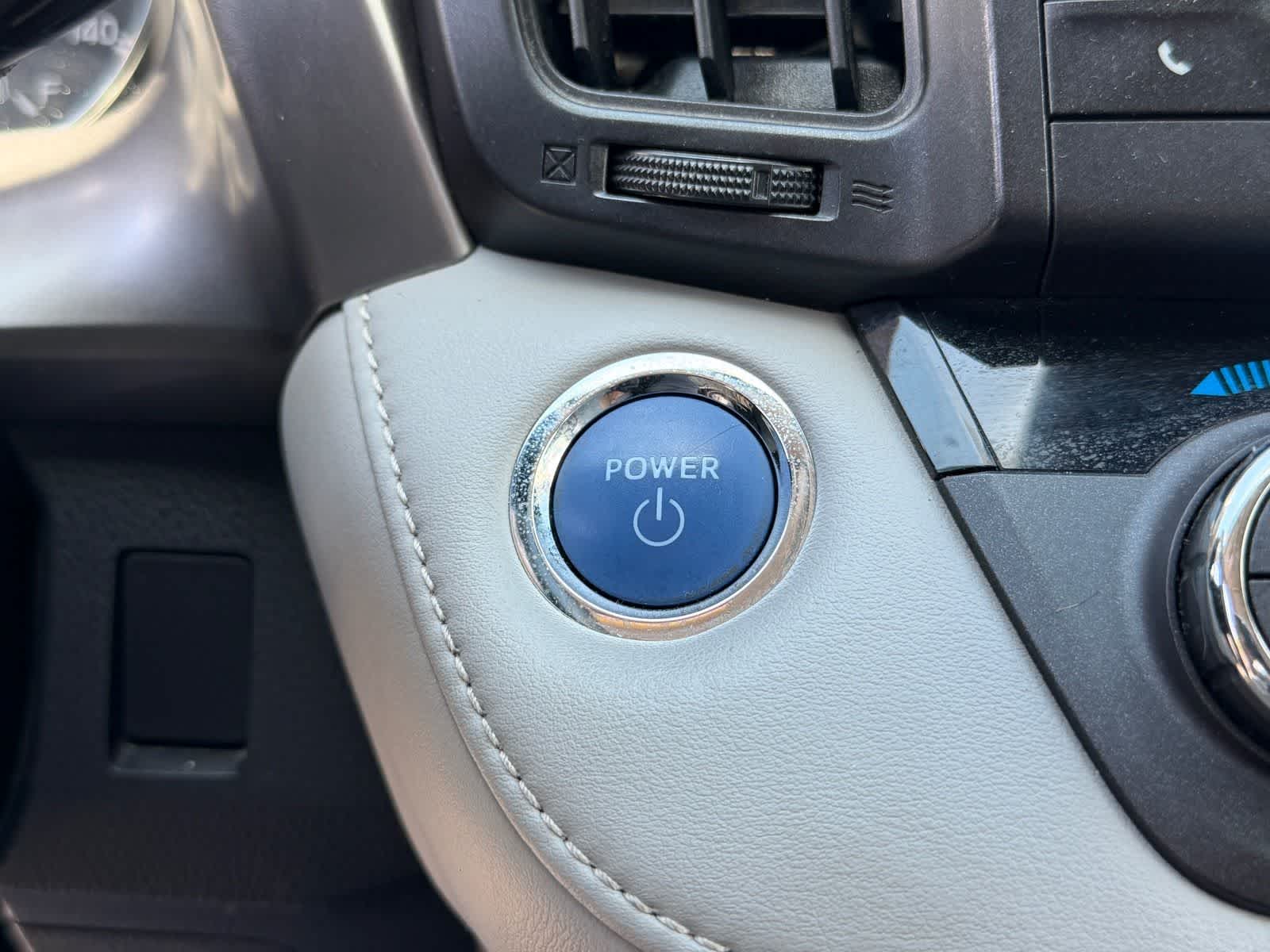 Thumbnail: 2018 Toyota RAV4 - 25
