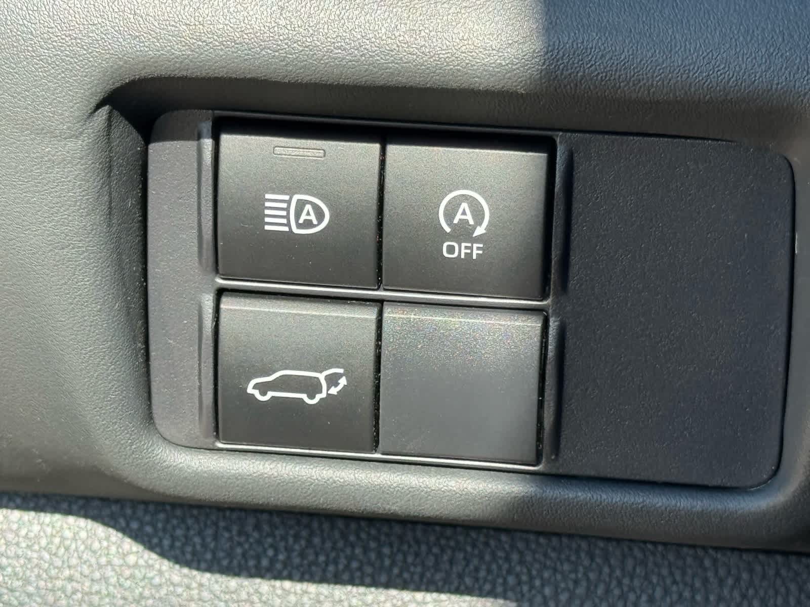 Thumbnail: 2023 Toyota Highlander - 21