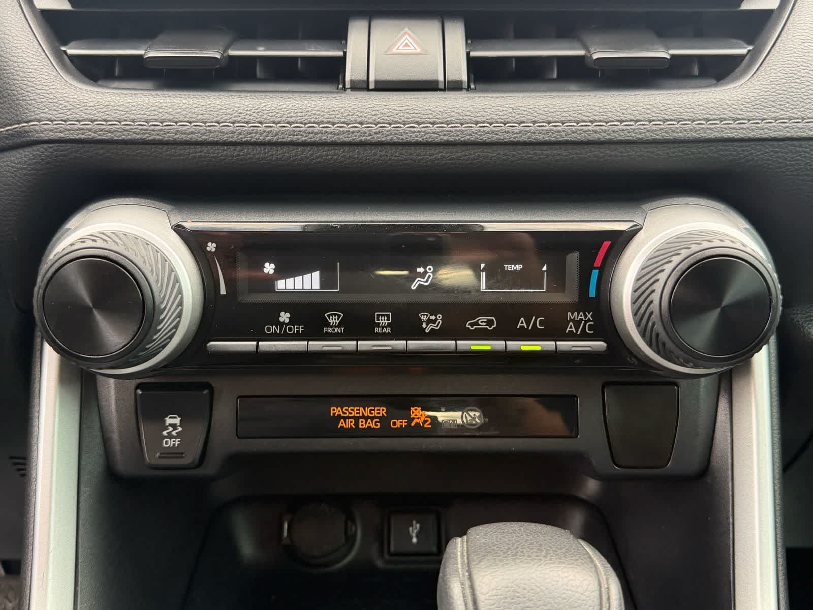 Thumbnail: 2020 Toyota RAV4 - 31