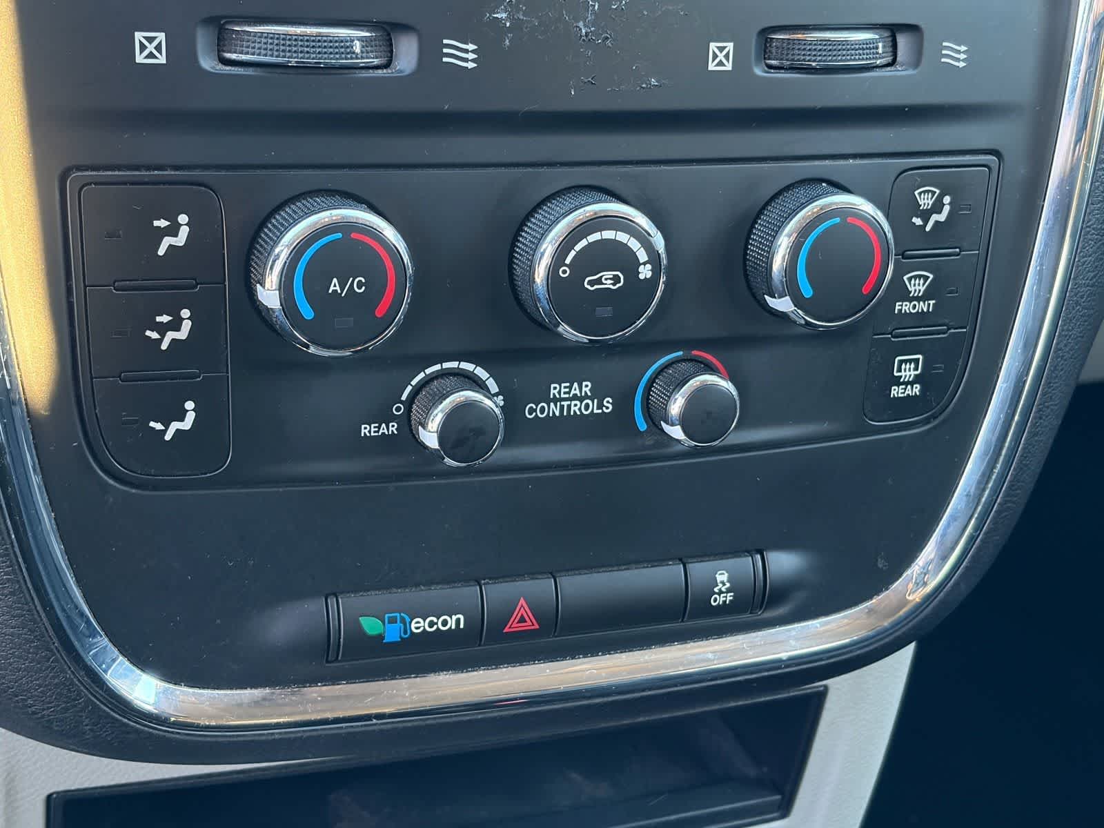Thumbnail: 2015 Dodge Grand Caravan - 15