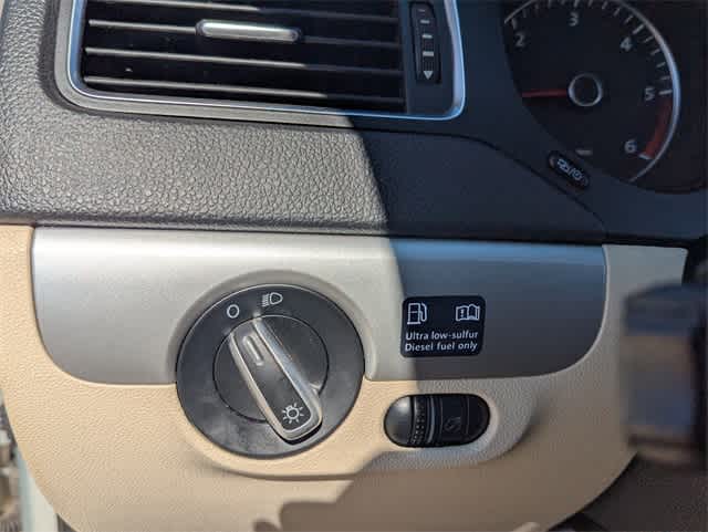 Thumbnail: 2012 Volkswagen Jetta - 29