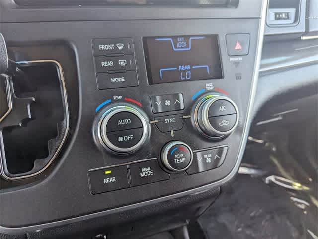 Thumbnail: 2017 Toyota Sienna - 25