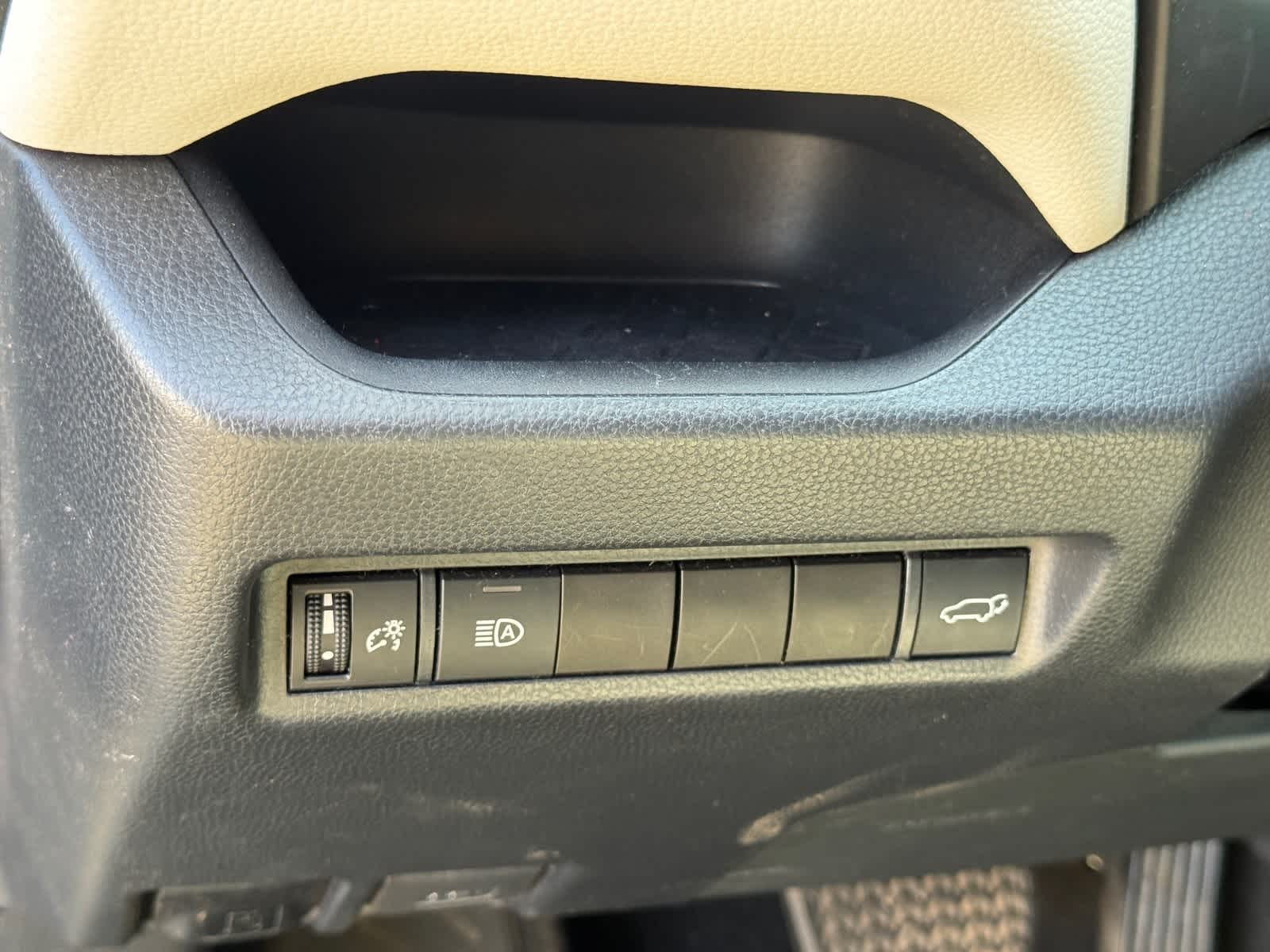 Thumbnail: 2020 Toyota RAV4 - 14