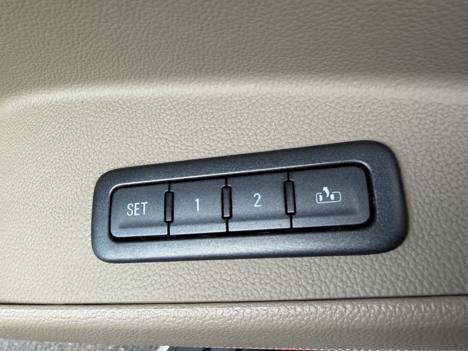 Thumbnail: 2016 Chevrolet Tahoe - 15