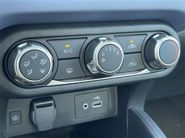 2025 Nissan Versa 1.6 SV 18