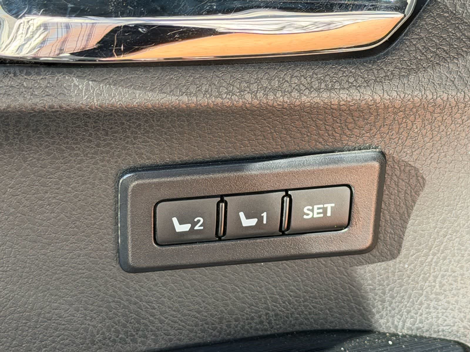 Thumbnail: 2018 Toyota RAV4 - 18