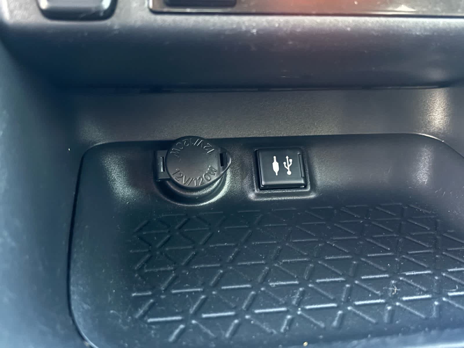 Thumbnail: 2019 Toyota RAV4 - 27