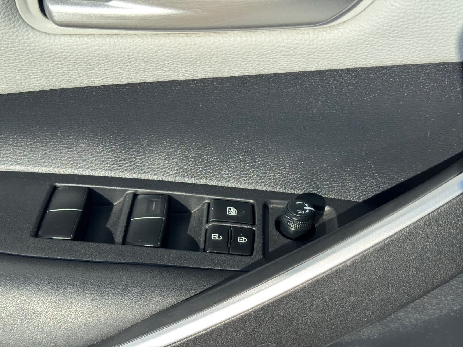 Thumbnail: 2021 Toyota Corolla - 18