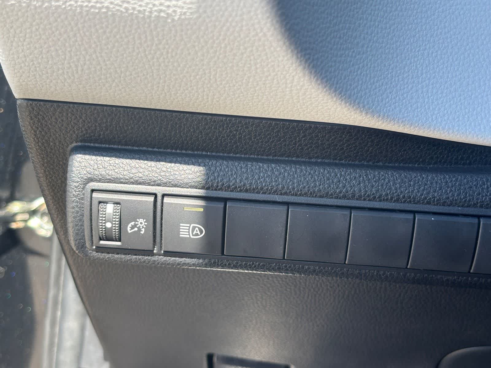 Thumbnail: 2022 Toyota Corolla - 25