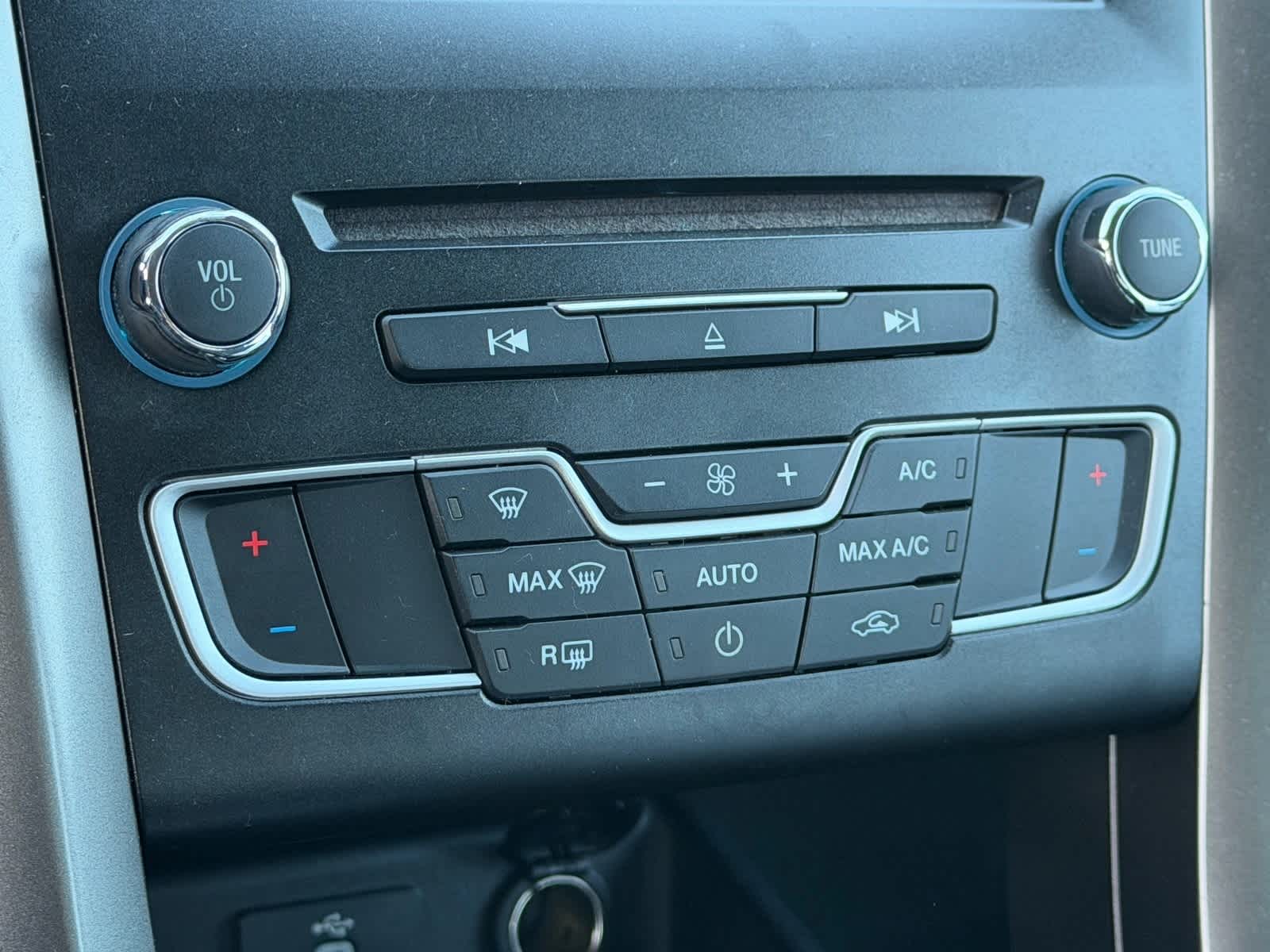 Thumbnail: 2017 Ford Fusion - 9