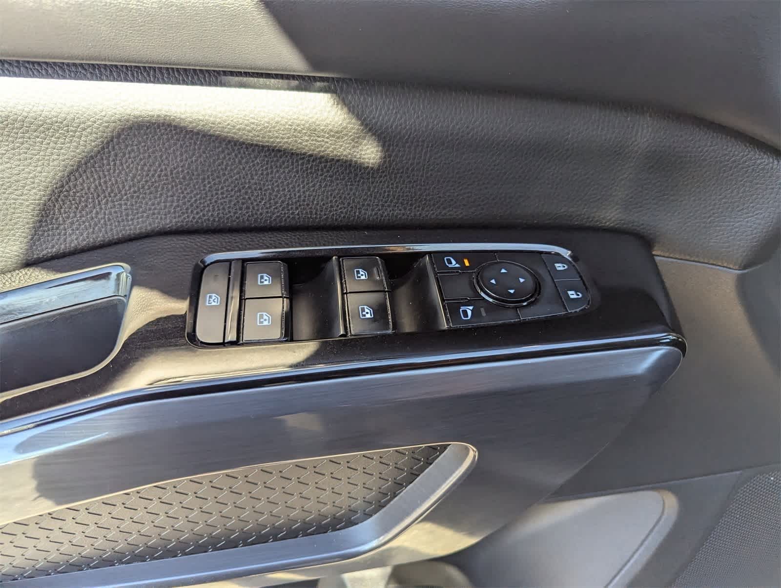 Thumbnail: 2022 Nissan Pathfinder - 25