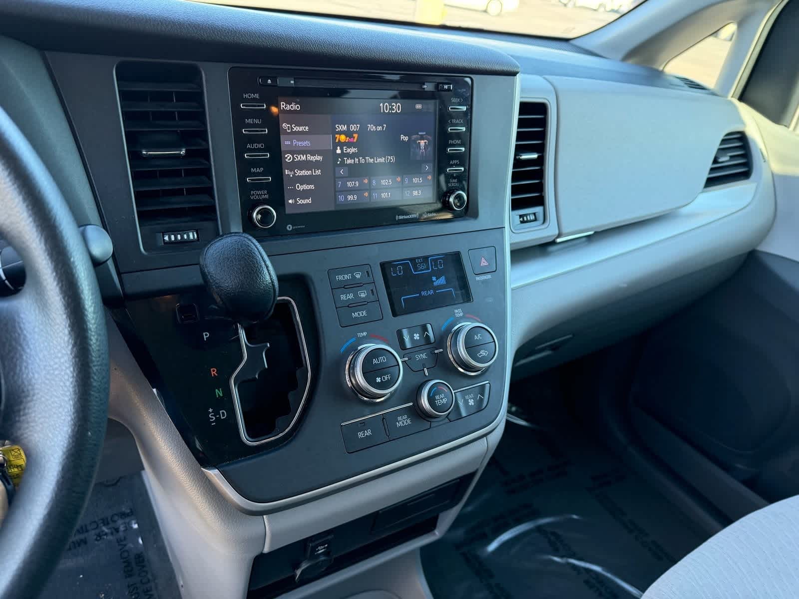 Thumbnail: 2020 Toyota Sienna - 22