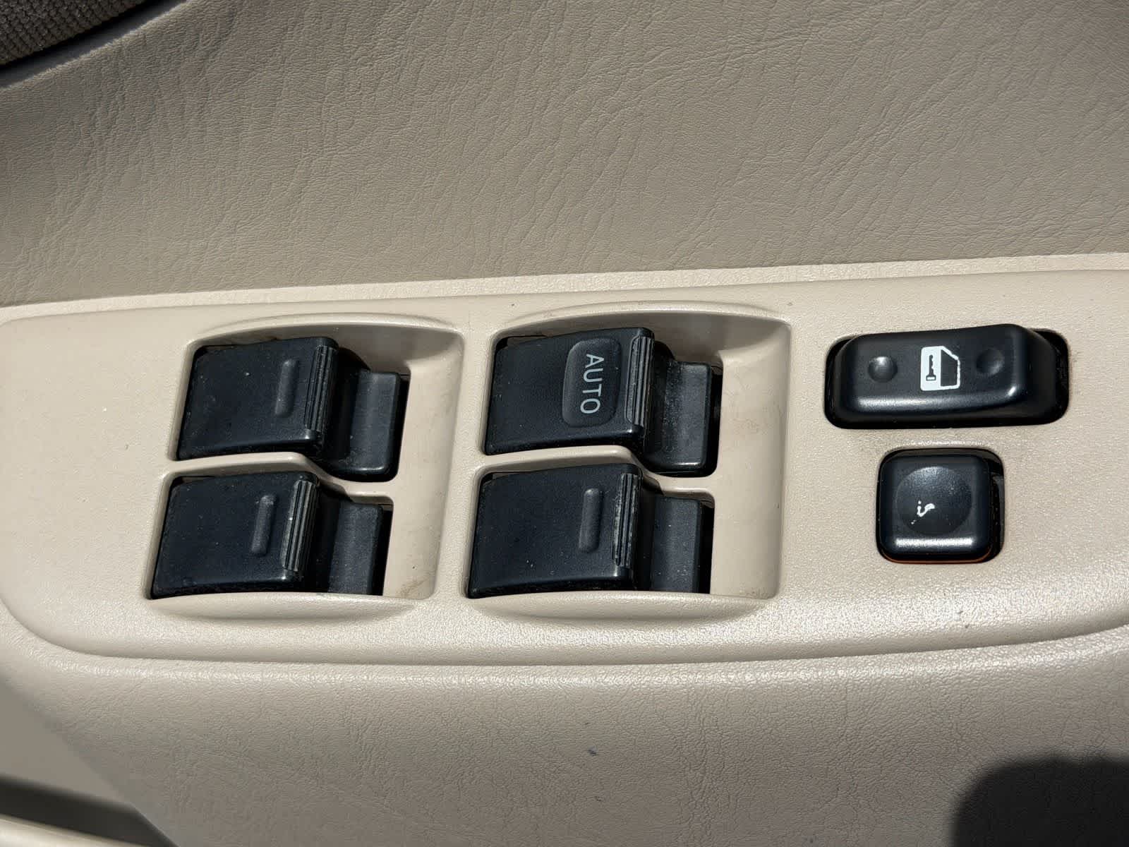 Thumbnail: 2004 Toyota RAV4 - 33