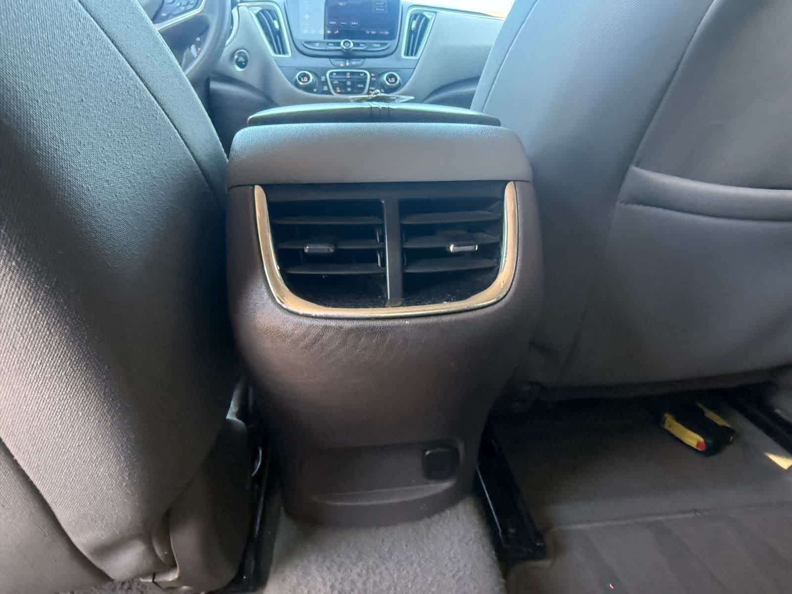 Thumbnail: 2022 Chevrolet Malibu - 10