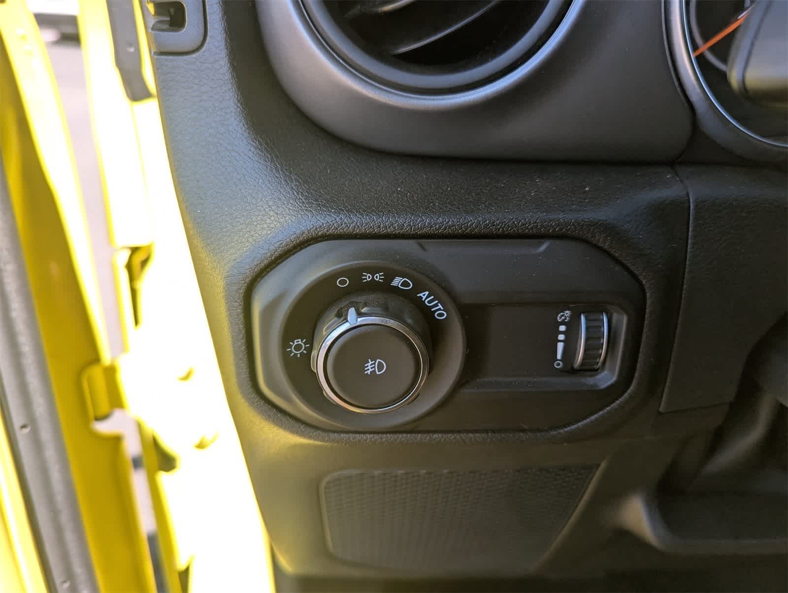 Thumbnail: 2023 Jeep Wrangler - 33