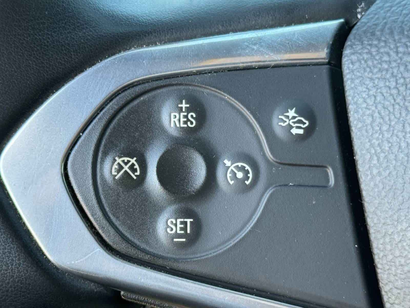 Thumbnail: 2023 Chevrolet Traverse - 19