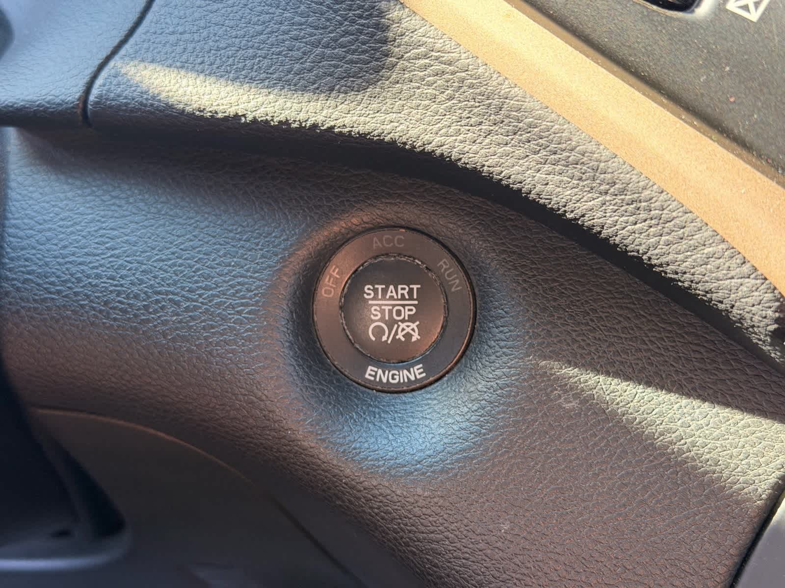 Thumbnail: 2015 Jeep Cherokee - 23