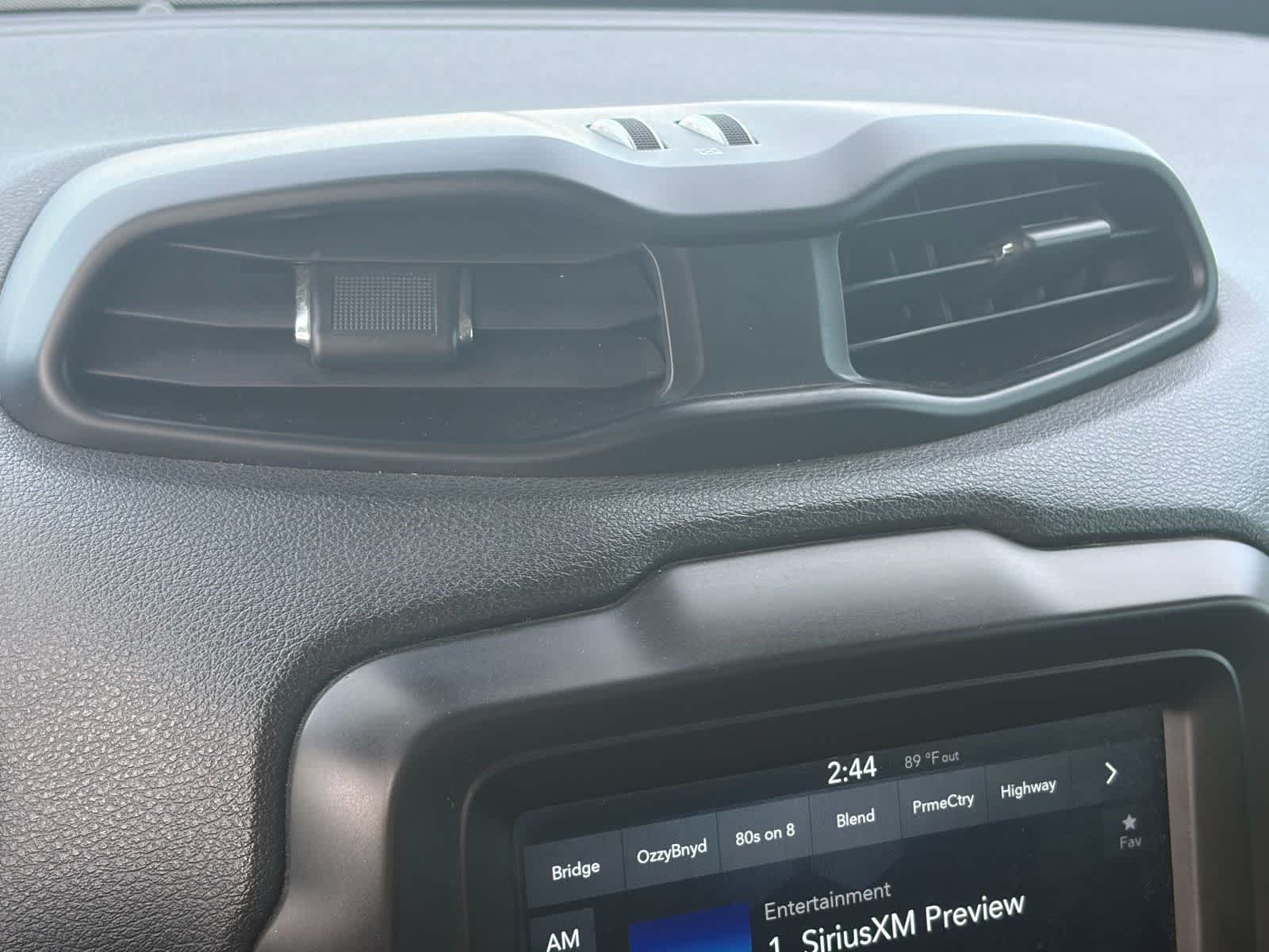 Thumbnail: 2019 Jeep Renegade - 23