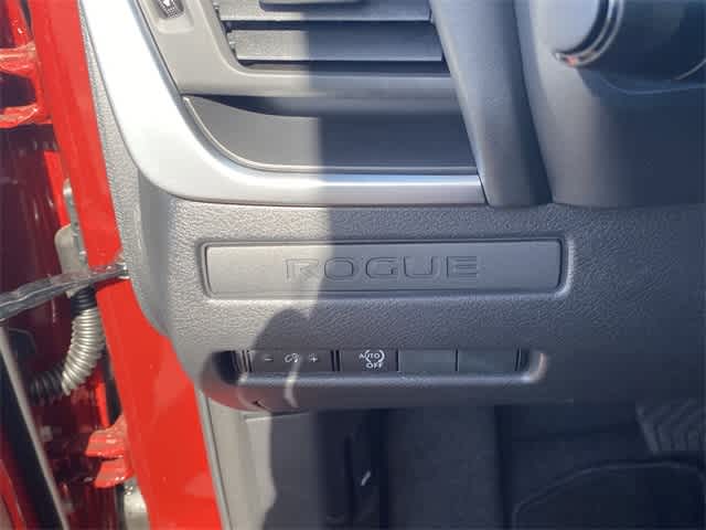 2025 Nissan Rogue S 26