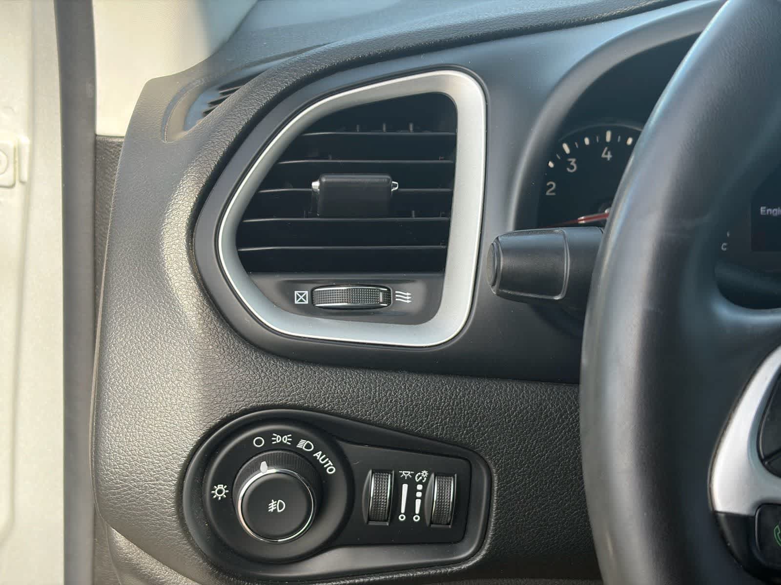 Thumbnail: 2019 Jeep Renegade - 16