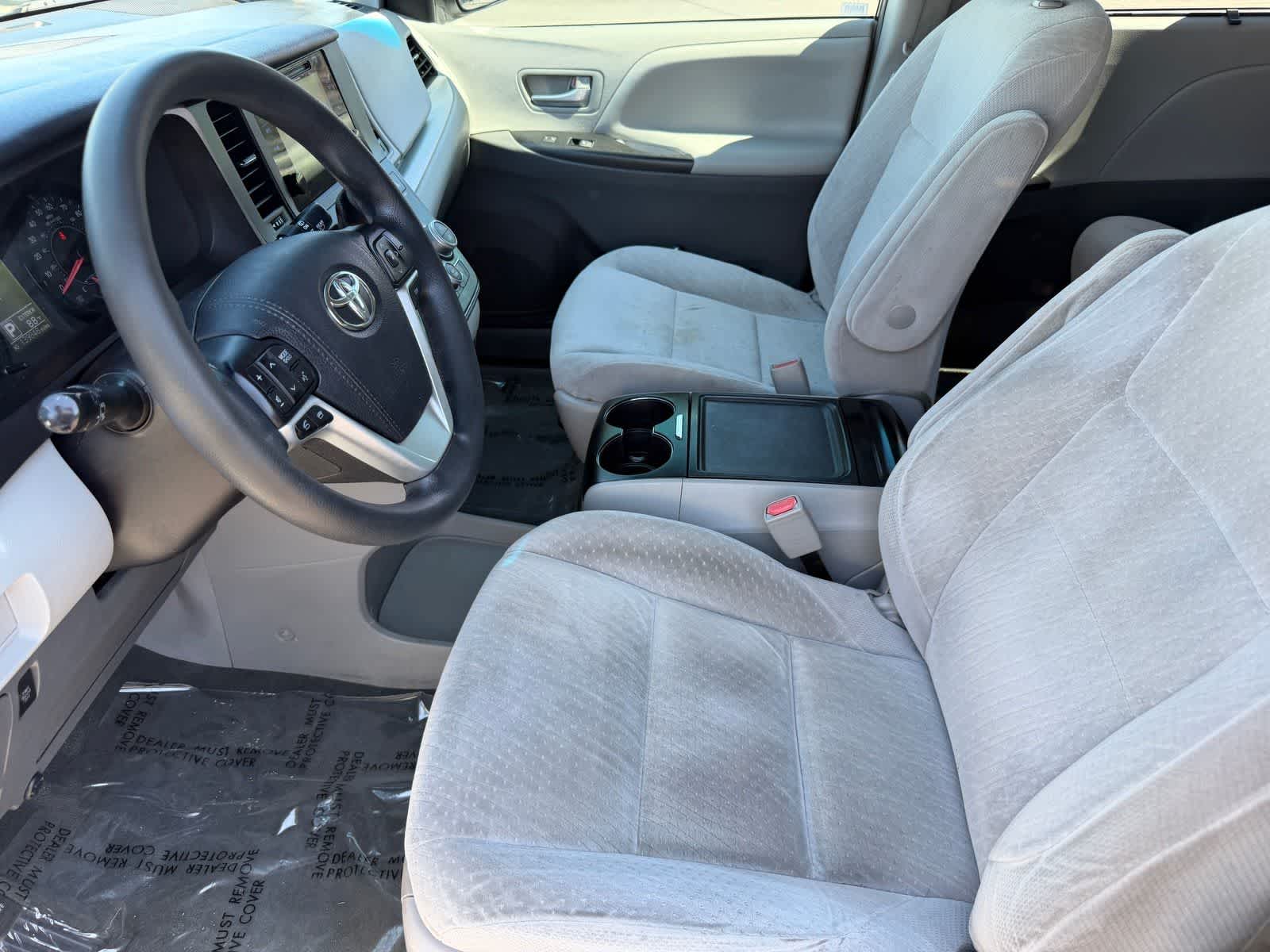 Thumbnail: 2017 Toyota Sienna - 11