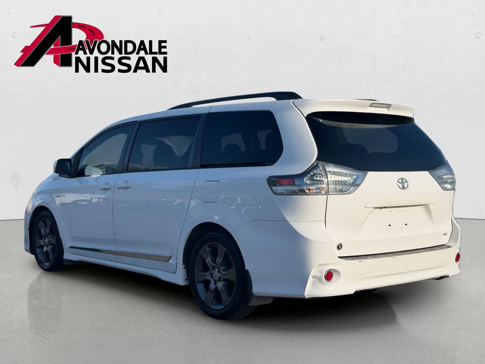 Thumbnail: 2015 Toyota Sienna - 4