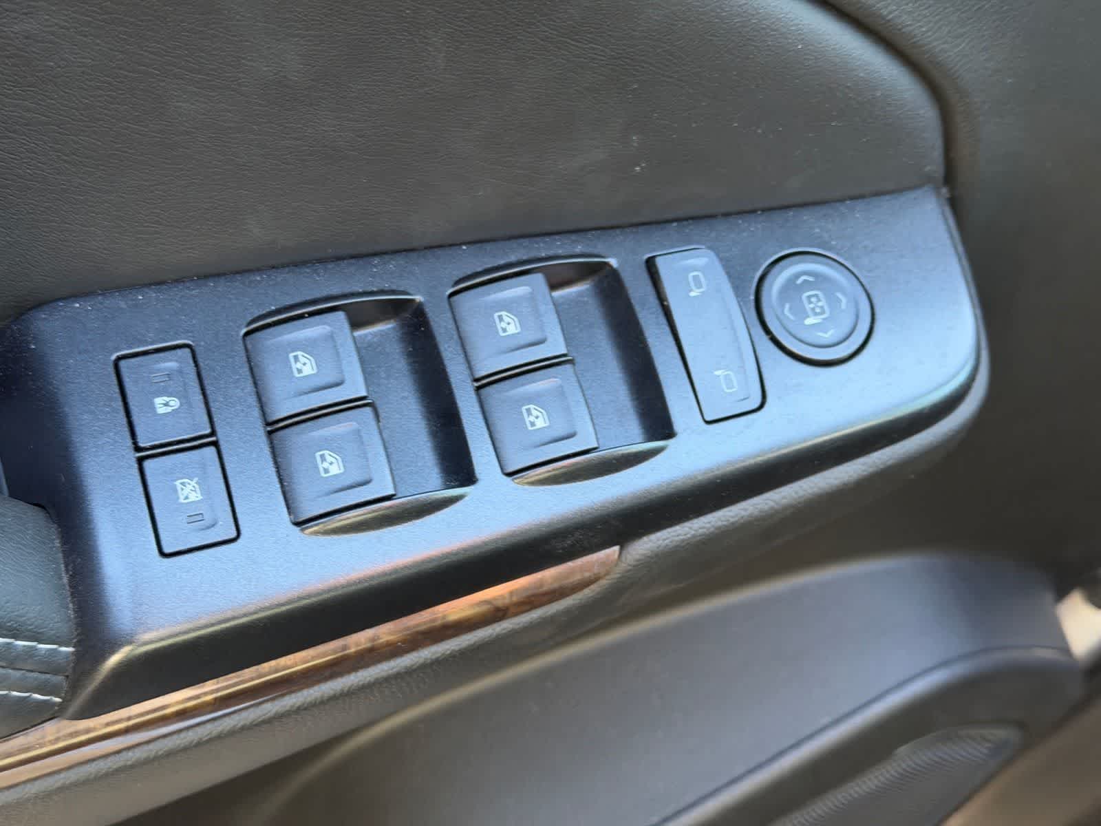 Thumbnail: 2017 Chevrolet Suburban - 9