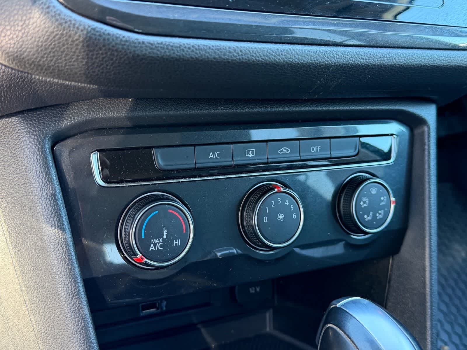 Thumbnail: 2018 Volkswagen Tiguan - 7