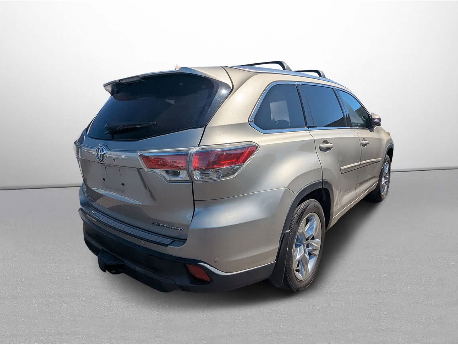 Thumbnail: 2016 Toyota Highlander - 4
