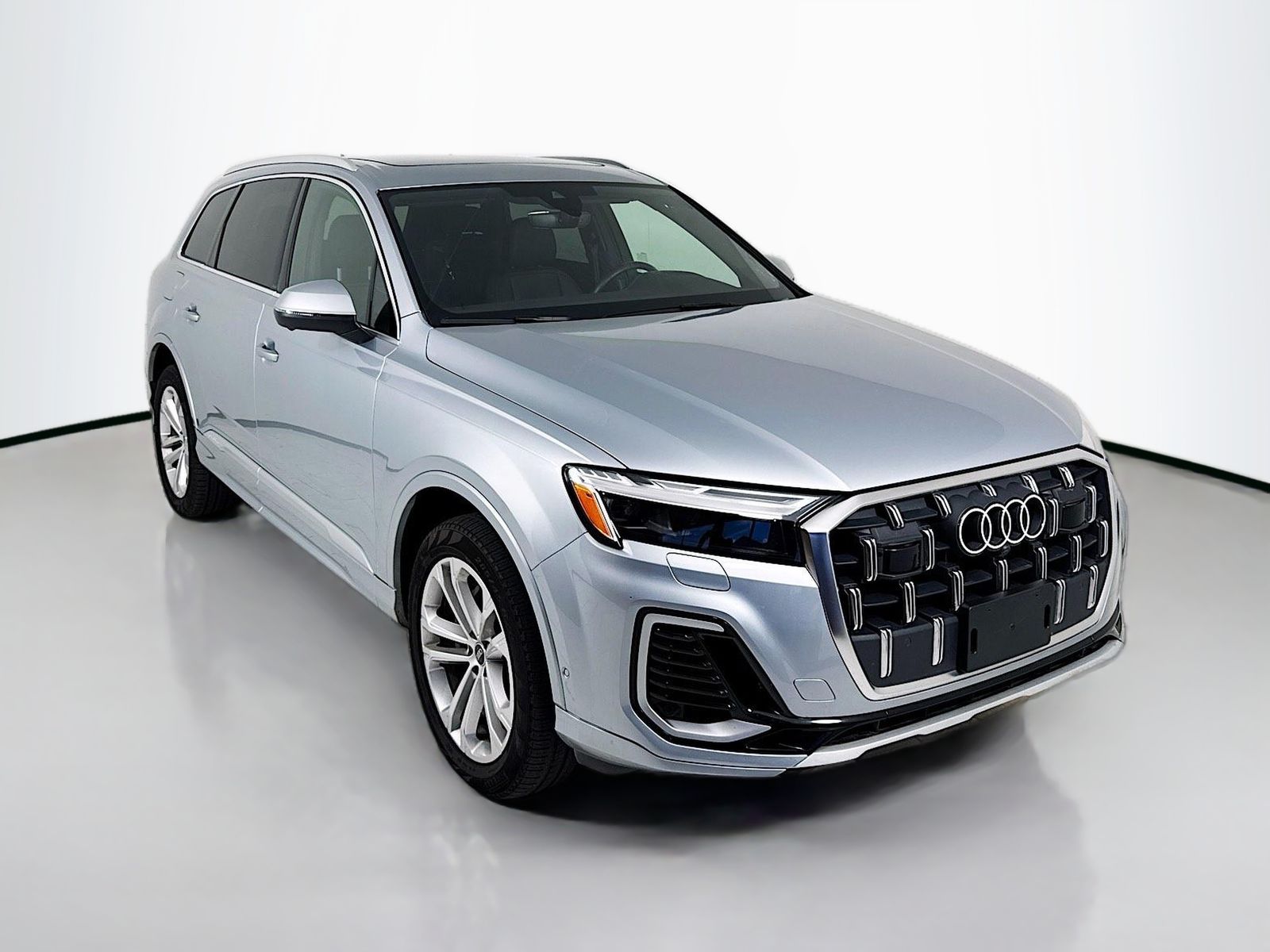 2025 Audi Q7 55 Premium Plus quattro Tiptronic's photo