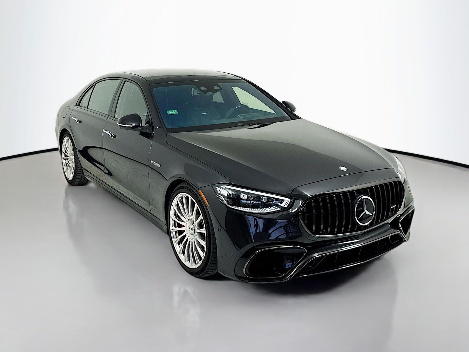 2025 Mercedes-Benz S-Class S 63 E-Performance's photo