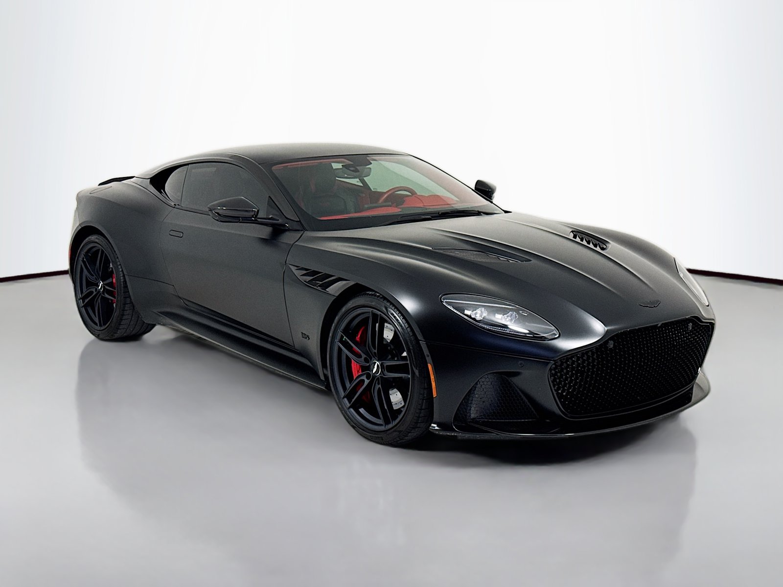 2023 Aston Martin DBS