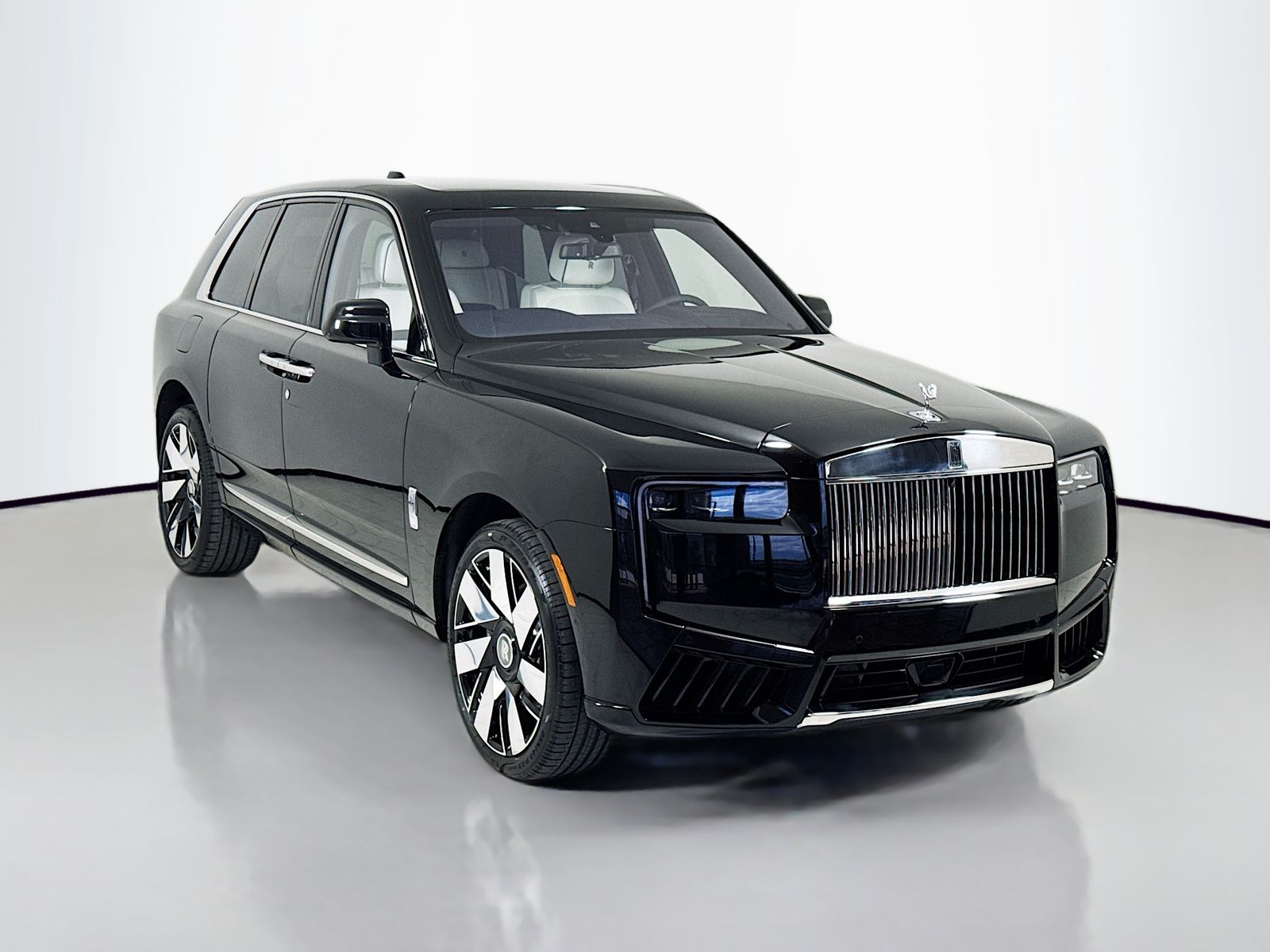 2027 Rolls-Royce Cullinan -'s photo