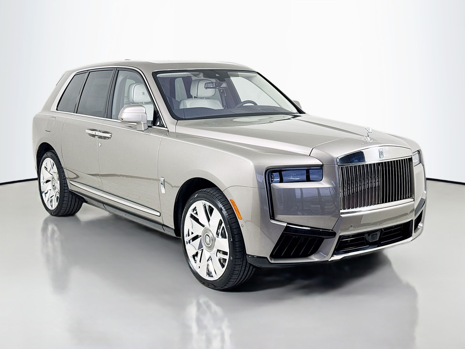2027 Rolls-Royce Cullinan -'s photo