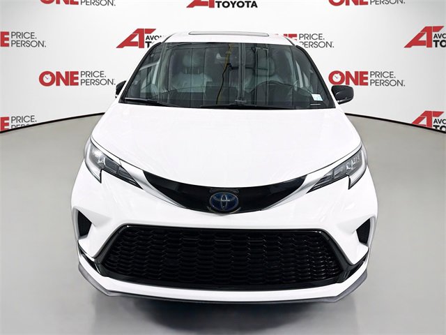 2021 Toyota Sienna XSE photo 2