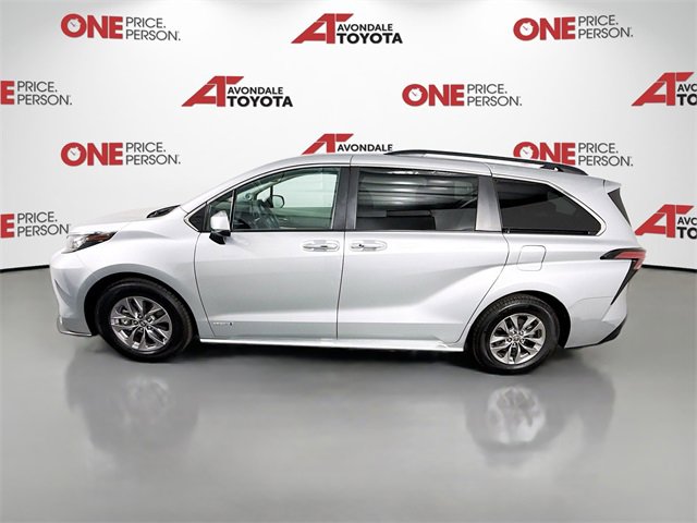 2021 Toyota Sienna XLE photo 4