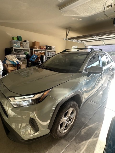 2022 Toyota RAV4 XLE photo 2