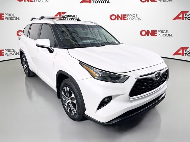 2025 Toyota Highlander XLE AWD's photo