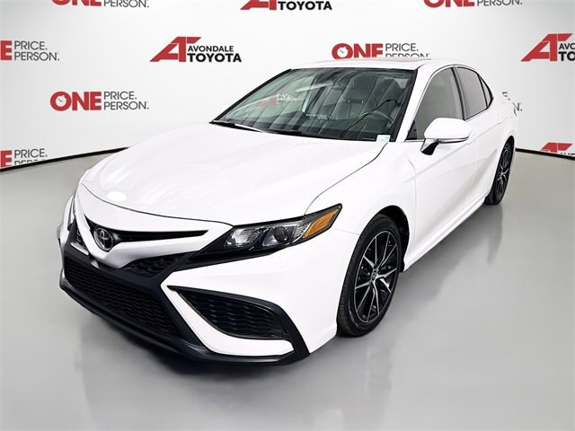 2024 Toyota Camry SE photo 3