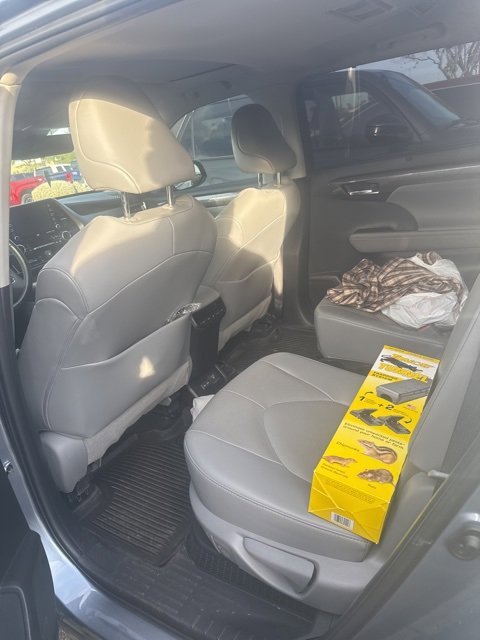 2022 Toyota Highlander Hybrid Limited photo 3