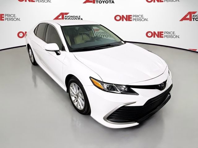 2023 Toyota Camry LE's photo