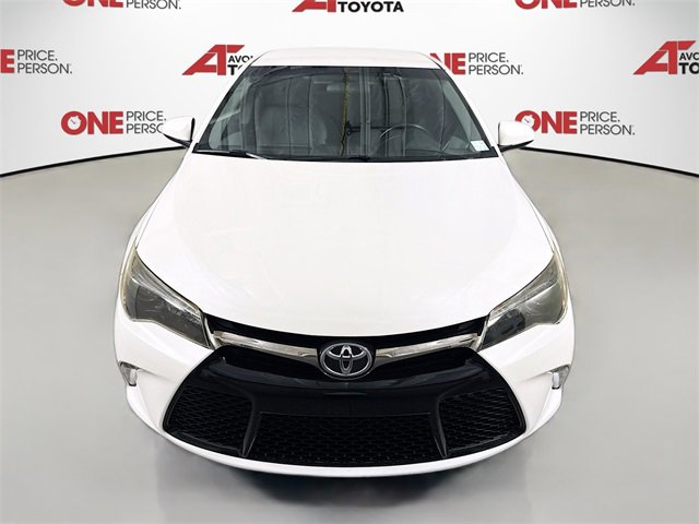 2016 Toyota Camry SE photo 2