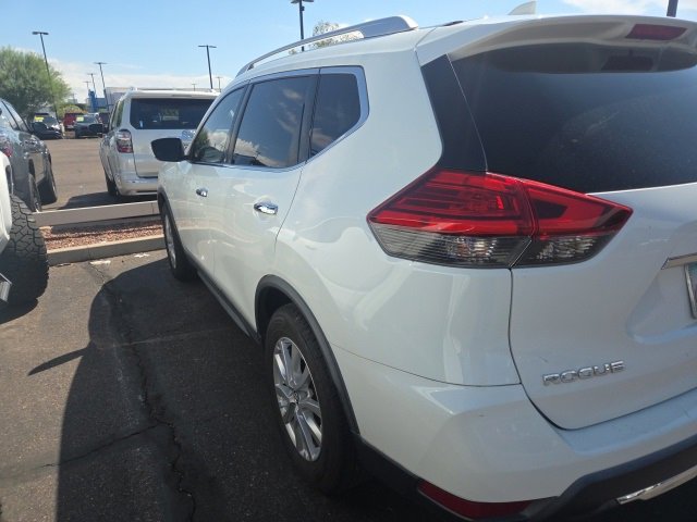 2017 Nissan Rogue SV photo 2