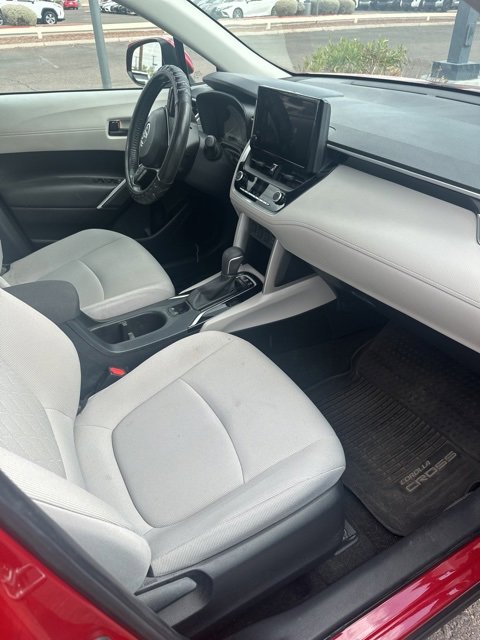2023 Toyota Corolla Cross LE photo 3