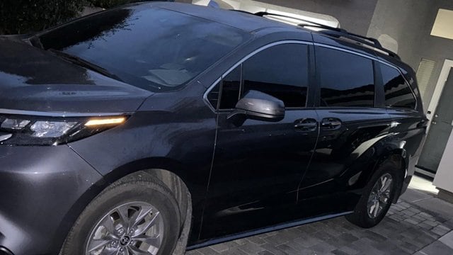 2025 Toyota Sienna LE's photo