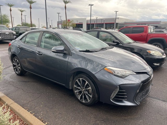 2017 Toyota Corolla SE photo 2