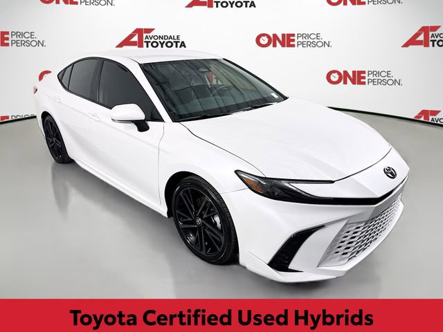 2025 Toyota Camry XSE Hybrid's photo