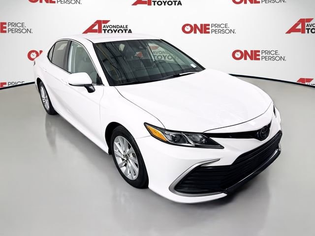 2023 Toyota Camry LE's photo