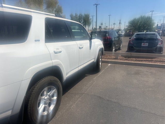 2020 Toyota 4Runner SR5 photo 4