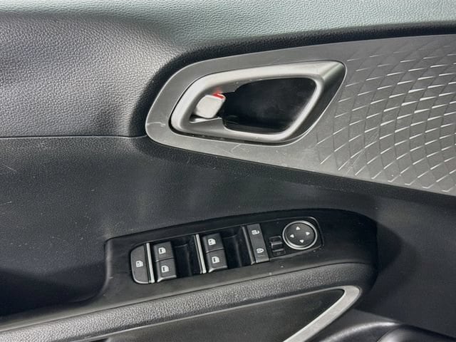 2025 Kia Soul LX - Photo 17